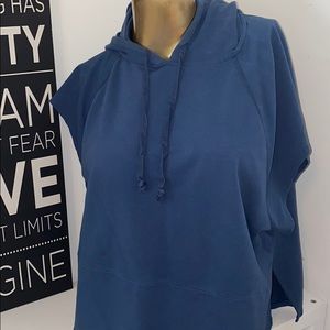 Short-sleeved hoodie